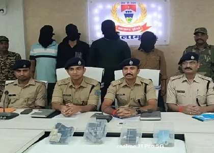 Four arrested in Jharkhand’s Palamu for highway levy collection, weapons seized | Four arrested in Jharkhand’s Palamu for highway levy collection, weapons seized Four arrested in Jharkhand’s Palamu for highway levy collection, weapons seized | Four arrested in Jharkhand’s Palamu for highway levy collection, weapons seized
