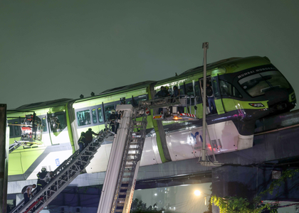 Mumbai Monorail Breaks Down: All 582 Passengers Rescued, MMRDA to Probe Incident (VIDEO) | Mumbai Monorail Breaks Down: All 582 Passengers Rescued, MMRDA to Probe Incident (VIDEO) Mumbai Monorail Breaks Down: All 582 Passengers Rescued, MMRDA to Probe Incident (VIDEO) | Mumbai Monorail Breaks Down: All 582 Passengers Rescued, MMRDA to Probe Incident (VIDEO)