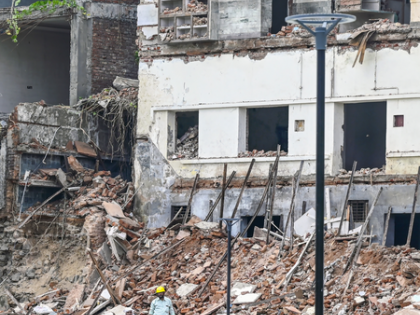 NHRC takes suo motu cognisance of death of 3 labourers in Delhi building collapse incident | NHRC takes suo motu cognisance of death of 3 labourers in Delhi building collapse incident
