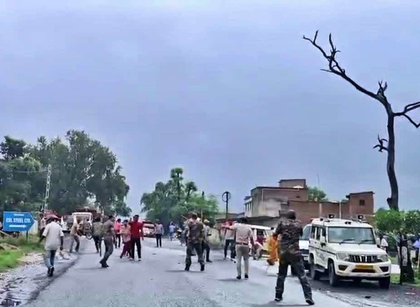 Villagers clash with steel plant officials and police in Bokaro, police officer injured | Villagers clash with steel plant officials and police in Bokaro, police officer injured