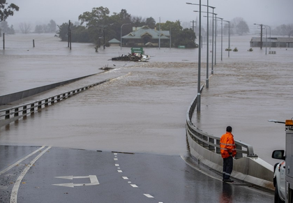 Heavy rainfall prompts flood warning for eastern Australia | Heavy rainfall prompts flood warning for eastern Australia