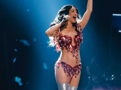 Katy Perry spends quality time with daughter backstage during her Lifetimes Tour | Katy Perry spends quality time with daughter backstage during her Lifetimes Tour