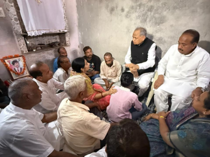 Gehlot condoles family of student who died in Jodhpur accident on Aug 15; accuses Raj CM of insensitivity | Gehlot condoles family of student who died in Jodhpur accident on Aug 15; accuses Raj CM of insensitivity