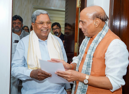 Siddaramaiah thanks Rajnath Singh for approving airshow on Dussehra, extends invitation | Siddaramaiah thanks Rajnath Singh for approving airshow on Dussehra, extends invitation