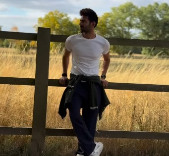 Kartik turns his ‘recharge mode on’ as he strolls amidst nature in London | Kartik turns his ‘recharge mode on’ as he strolls amidst nature in London