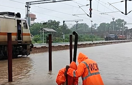 Heavy rain lashes Rajasthan's Sawai Madhopur; train services hit, schools closed for today | Heavy rain lashes Rajasthan's Sawai Madhopur; train services hit, schools closed for today