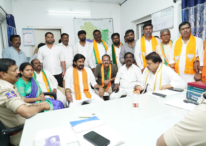Telangana BJP chief, other leaders detained to foil protest in Hyderabad | Telangana BJP chief, other leaders detained to foil protest in Hyderabad