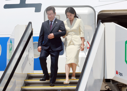 South Korean Prez Lee arrives in Tokyo for summit talks with Japanese PM Ishiba | South Korean Prez Lee arrives in Tokyo for summit talks with Japanese PM Ishiba South Korean Prez Lee arrives in Tokyo for summit talks with Japanese PM Ishiba | South Korean Prez Lee arrives in Tokyo for summit talks with Japanese PM Ishiba