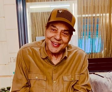 Dharmendra recites couplets, talks about their deeper meaning | Dharmendra recites couplets, talks about their deeper meaning