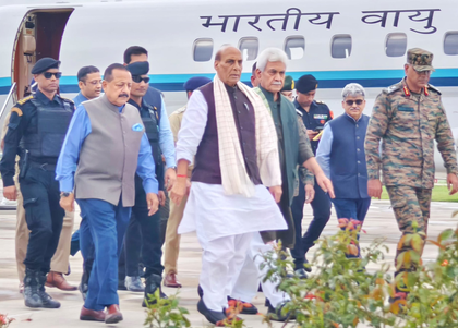 Defence Minister meets Kishtwar cloudburst injured in Jammu hospital | Defence Minister meets Kishtwar cloudburst injured in Jammu hospital Defence Minister meets Kishtwar cloudburst injured in Jammu hospital | Defence Minister meets Kishtwar cloudburst injured in Jammu hospital