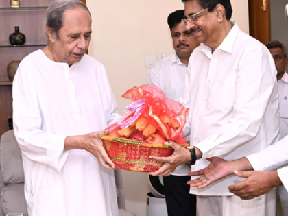 Odisha Guv calls on Naveen Patnaik, enquires about his health | Odisha Guv calls on Naveen Patnaik, enquires about his health Odisha Guv calls on Naveen Patnaik, enquires about his health | Odisha Guv calls on Naveen Patnaik, enquires about his health