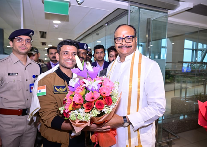 Shubhanshu Shukla arrives in Lucknow to a hero's welcome | Shubhanshu Shukla arrives in Lucknow to a hero's welcome Shubhanshu Shukla arrives in Lucknow to a hero's welcome | Shubhanshu Shukla arrives in Lucknow to a hero's welcome