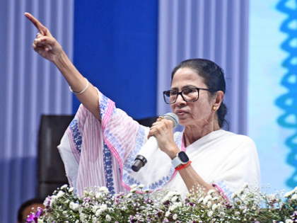 Mamata Banerjee's clarion call to Trinamool student leaders: Never compromise with injustice | Mamata Banerjee's clarion call to Trinamool student leaders: Never compromise with injustice Mamata Banerjee's clarion call to Trinamool student leaders: Never compromise with injustice | Mamata Banerjee's clarion call to Trinamool student leaders: Never compromise with injustice