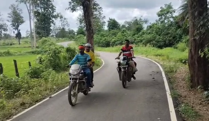 Chhattisgarh: Kamar tribe will walk on paved roads in Dhamtari, locals thank govt | Chhattisgarh: Kamar tribe will walk on paved roads in Dhamtari, locals thank govt
