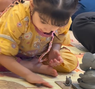 Bipasha Basu’s baby girl Devi sculpts Ganpati idol with her tiny hands | Bipasha Basu’s baby girl Devi sculpts Ganpati idol with her tiny hands Bipasha Basu’s baby girl Devi sculpts Ganpati idol with her tiny hands | Bipasha Basu’s baby girl Devi sculpts Ganpati idol with her tiny hands