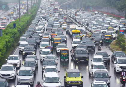 Major traffic jam on Vijayawada-Hyderabad highway as people return home after Dussehra holidays | Major traffic jam on Vijayawada-Hyderabad highway as people return home after Dussehra holidays