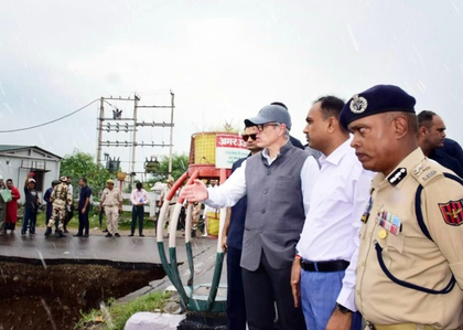 J&K flood: Rivers in Jammu start receding, Jhelum crosses danger mark; CM briefs PM Modi | J&K flood: Rivers in Jammu start receding, Jhelum crosses danger mark; CM briefs PM Modi J&K flood: Rivers in Jammu start receding, Jhelum crosses danger mark; CM briefs PM Modi | J&K flood: Rivers in Jammu start receding, Jhelum crosses danger mark; CM briefs PM Modi