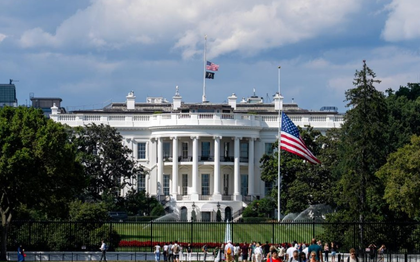 Trump orders US flags to be flown at half-staff to honour school shooting victims | Trump orders US flags to be flown at half-staff to honour school shooting victims Trump orders US flags to be flown at half-staff to honour school shooting victims | Trump orders US flags to be flown at half-staff to honour school shooting victims
