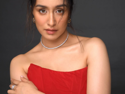 Shraddha Kapoor showcases her ‘self-made bindi’ | Shraddha Kapoor showcases her ‘self-made bindi’ Shraddha Kapoor showcases her ‘self-made bindi’ | Shraddha Kapoor showcases her ‘self-made bindi’