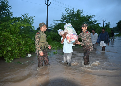 Army joins rescue, relief operations in flood-hit Telangana | Army joins rescue, relief operations in flood-hit Telangana Army joins rescue, relief operations in flood-hit Telangana | Army joins rescue, relief operations in flood-hit Telangana