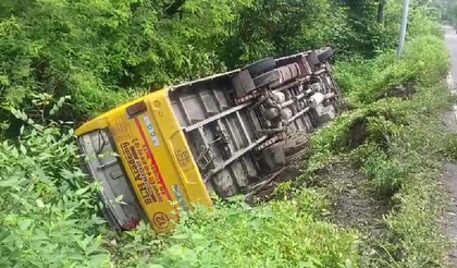 Over dozen children injured as school bus carrying 40 falls into gorge in U'khand's Haldwani | Over dozen children injured as school bus carrying 40 falls into gorge in U'khand's Haldwani Over dozen children injured as school bus carrying 40 falls into gorge in U'khand's Haldwani | Over dozen children injured as school bus carrying 40 falls into gorge in U'khand's Haldwani