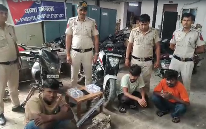 Delhi Police bust armed auto-lifter gang, arrest four | Delhi Police bust armed auto-lifter gang, arrest four Delhi Police bust armed auto-lifter gang, arrest four | Delhi Police bust armed auto-lifter gang, arrest four