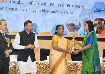 President Murmu honours ex-UBI CEO Manimekhalai with SCOPE Eminence Award | President Murmu honours ex-UBI CEO Manimekhalai with SCOPE Eminence Award President Murmu honours ex-UBI CEO Manimekhalai with SCOPE Eminence Award | President Murmu honours ex-UBI CEO Manimekhalai with SCOPE Eminence Award