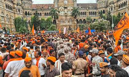 Maratha quota protestors flood CSMT; railway steps up security amid chaos | Maratha quota protestors flood CSMT; railway steps up security amid chaos Maratha quota protestors flood CSMT; railway steps up security amid chaos | Maratha quota protestors flood CSMT; railway steps up security amid chaos