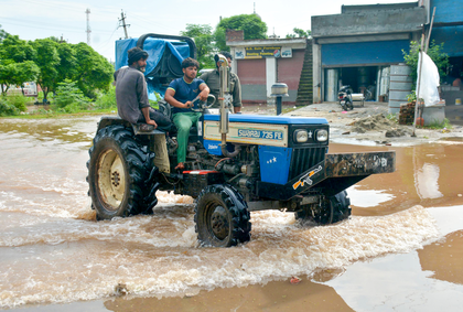 Floods damages 4,658 km of roads, 68 bridges, says Punjab minister | Floods damages 4,658 km of roads, 68 bridges, says Punjab minister