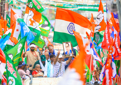 LoP Gandhi’s 'Voter Adhikar Yatra' gets grand welcome in Saran; Tejashwi Yadav calls it a 'Mahagathbandhan movement' | LoP Gandhi’s 'Voter Adhikar Yatra' gets grand welcome in Saran; Tejashwi Yadav calls it a 'Mahagathbandhan movement' LoP Gandhi’s 'Voter Adhikar Yatra' gets grand welcome in Saran; Tejashwi Yadav calls it a 'Mahagathbandhan movement' | LoP Gandhi’s 'Voter Adhikar Yatra' gets grand welcome in Saran; Tejashwi Yadav calls it a 'Mahagathbandhan movement'