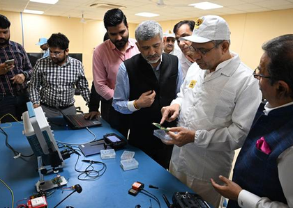 India to manufacture every component of mobile phones, including chips: Ashwini Vaishnaw | India to manufacture every component of mobile phones, including chips: Ashwini Vaishnaw India to manufacture every component of mobile phones, including chips: Ashwini Vaishnaw | India to manufacture every component of mobile phones, including chips: Ashwini Vaishnaw