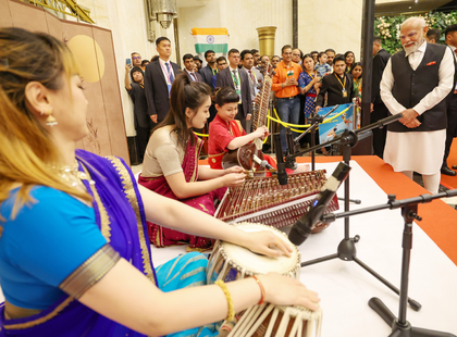 Indian diaspora in China accords rousing welcome to PM Modi | Indian diaspora in China accords rousing welcome to PM Modi