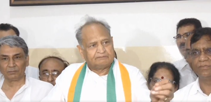Ashok Gehlot slams Rajasthan govt over 'dual standard' on SI recruitment paperleak case | Ashok Gehlot slams Rajasthan govt over 'dual standard' on SI recruitment paperleak case