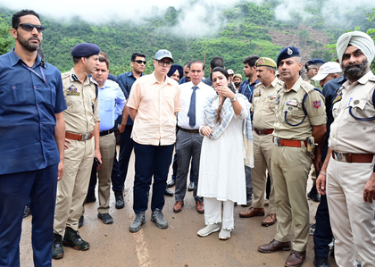 J&K CM visits flood-affected areas in Anantnag district | J&K CM visits flood-affected areas in Anantnag district J&K CM visits flood-affected areas in Anantnag district | J&K CM visits flood-affected areas in Anantnag district