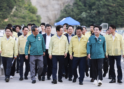 South Korean Prez Lee declares drought-hit eastern town of Gangneung as state of disaster | South Korean Prez Lee declares drought-hit eastern town of Gangneung as state of disaster South Korean Prez Lee declares drought-hit eastern town of Gangneung as state of disaster | South Korean Prez Lee declares drought-hit eastern town of Gangneung as state of disaster