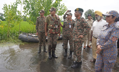 Army commander reviews relief operations in flood-hit Punjab, Jammu | Army commander reviews relief operations in flood-hit Punjab, Jammu Army commander reviews relief operations in flood-hit Punjab, Jammu | Army commander reviews relief operations in flood-hit Punjab, Jammu