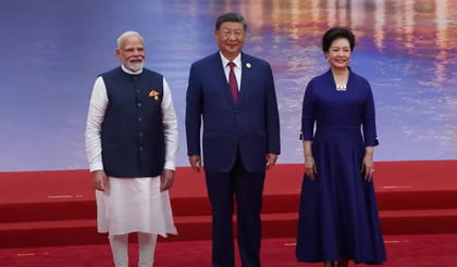 Chinese President Xi and his wife welcome PM Modi for SCO Summit reception | Chinese President Xi and his wife welcome PM Modi for SCO Summit reception