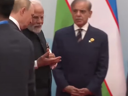 As PM Modi, Putin walk past happily, Shehbaz Sharif seen alone in a corner | As PM Modi, Putin walk past happily, Shehbaz Sharif seen alone in a corner As PM Modi, Putin walk past happily, Shehbaz Sharif seen alone in a corner | As PM Modi, Putin walk past happily, Shehbaz Sharif seen alone in a corner