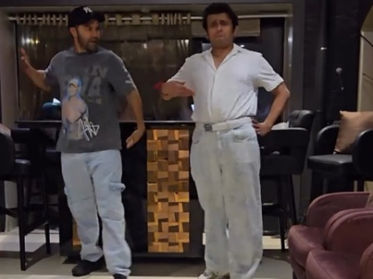 Varun Dhawan, Sonu Nigam unleash 90s swag with a glimpse of ‘Bijuria’ | Varun Dhawan, Sonu Nigam unleash 90s swag with a glimpse of ‘Bijuria’ Varun Dhawan, Sonu Nigam unleash 90s swag with a glimpse of ‘Bijuria’ | Varun Dhawan, Sonu Nigam unleash 90s swag with a glimpse of ‘Bijuria’