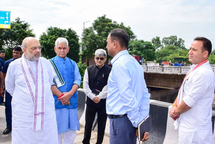 Amit Shah visits Jammu’s Tawi Bridge, Bikram Chowk to assess flood damage | Amit Shah visits Jammu’s Tawi Bridge, Bikram Chowk to assess flood damage Amit Shah visits Jammu’s Tawi Bridge, Bikram Chowk to assess flood damage | Amit Shah visits Jammu’s Tawi Bridge, Bikram Chowk to assess flood damage