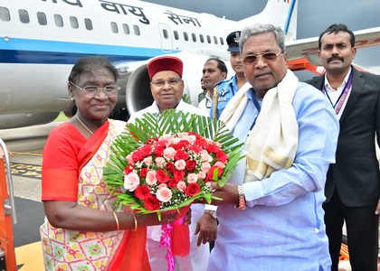 President Murmu arrives in Karnataka's Mysuru, CM extends warm welcome | President Murmu arrives in Karnataka's Mysuru, CM extends warm welcome President Murmu arrives in Karnataka's Mysuru, CM extends warm welcome | President Murmu arrives in Karnataka's Mysuru, CM extends warm welcome