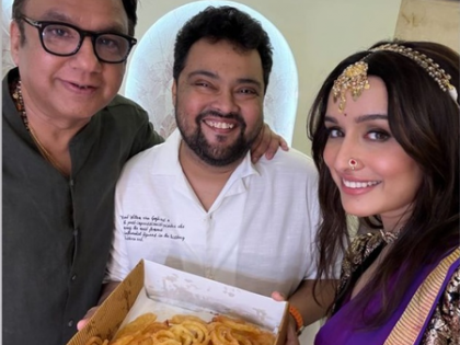 Shraddha Kapoor gorges on jalebis between work: ‘Shooting toh bahana hai’ | Shraddha Kapoor gorges on jalebis between work: ‘Shooting toh bahana hai’ Shraddha Kapoor gorges on jalebis between work: ‘Shooting toh bahana hai’ | Shraddha Kapoor gorges on jalebis between work: ‘Shooting toh bahana hai’