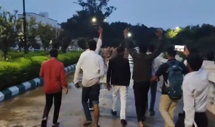 UP CM Yogi orders probe into lathi charge on ABVP workers in Barabanki, cop removed | UP CM Yogi orders probe into lathi charge on ABVP workers in Barabanki, cop removed UP CM Yogi orders probe into lathi charge on ABVP workers in Barabanki, cop removed | UP CM Yogi orders probe into lathi charge on ABVP workers in Barabanki, cop removed