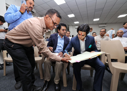 Jyotiraditya Scindia's son Mahanaryaman offers prayers at Indore temple before taking MPCA charge | Jyotiraditya Scindia's son Mahanaryaman offers prayers at Indore temple before taking MPCA charge Jyotiraditya Scindia's son Mahanaryaman offers prayers at Indore temple before taking MPCA charge | Jyotiraditya Scindia's son Mahanaryaman offers prayers at Indore temple before taking MPCA charge