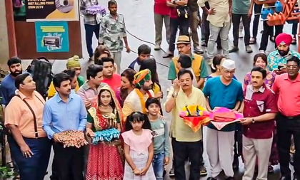 'Taarak Mehta Ka Ooltah Chashmah' cast & crew receive surprise from ‘Mumbai Cha Seth’ | 'Taarak Mehta Ka Ooltah Chashmah' cast & crew receive surprise from ‘Mumbai Cha Seth’ 'Taarak Mehta Ka Ooltah Chashmah' cast & crew receive surprise from ‘Mumbai Cha Seth’ | 'Taarak Mehta Ka Ooltah Chashmah' cast & crew receive surprise from ‘Mumbai Cha Seth’