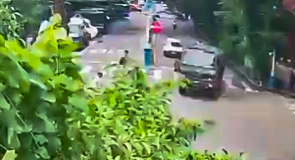 Indian Army truck driver booked for rash driving after escaping collision with Kolkata Police Commissioner's vehicle | Indian Army truck driver booked for rash driving after escaping collision with Kolkata Police Commissioner's vehicle Indian Army truck driver booked for rash driving after escaping collision with Kolkata Police Commissioner's vehicle | Indian Army truck driver booked for rash driving after escaping collision with Kolkata Police Commissioner's vehicle