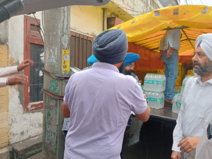 Punjab: Akali Dal distributed relief in flood-hit areas | Punjab: Akali Dal distributed relief in flood-hit areas