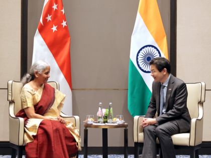 Singapore PM meets FM Sitharaman to boost Comprehensive Strategic Partnership | Singapore PM meets FM Sitharaman to boost Comprehensive Strategic Partnership Singapore PM meets FM Sitharaman to boost Comprehensive Strategic Partnership | Singapore PM meets FM Sitharaman to boost Comprehensive Strategic Partnership
