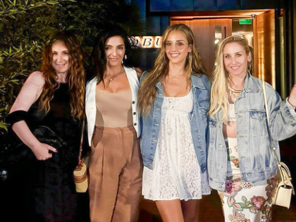 Jessica Alba heals in the company of friends | Jessica Alba heals in the company of friends Jessica Alba heals in the company of friends | Jessica Alba heals in the company of friends