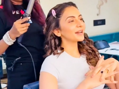 Rakul Preet Singh turns her make-up room into a karaoke studio | Rakul Preet Singh turns her make-up room into a karaoke studio